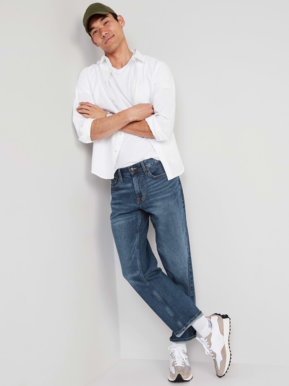 Old Navy Loose Built-In Flex Jeans in Medium Wash (33 x 32)